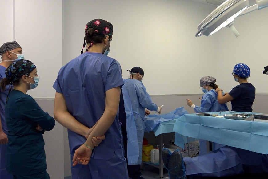 Course Avancée en Chirurgie Reconstructive Osseuse - Dr Guillermo Escobar et étudiants