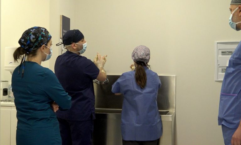 Course Avancée en Chirurgie Reconstructive Osseuse - Dr Guillermo Escobar et étudiants