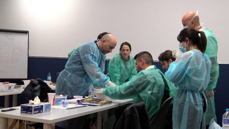 Course Avancée en Chirurgie Reconstructive Osseuse - Dr Guillermo Escobar et étudiants