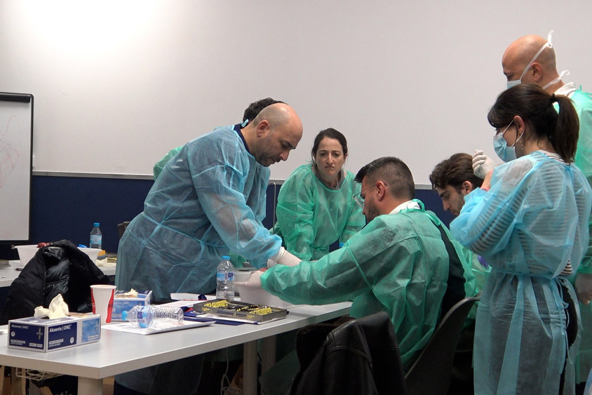 Course Avancée en Chirurgie Reconstructive Osseuse - Dr Guillermo Escobar et étudiants